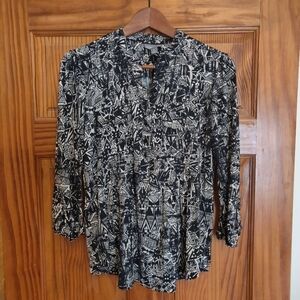 Roz & Ali Black and White Geometric Blouse